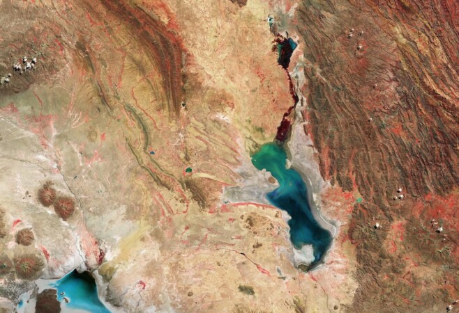 Tracking Bolivian Salt Lakes 